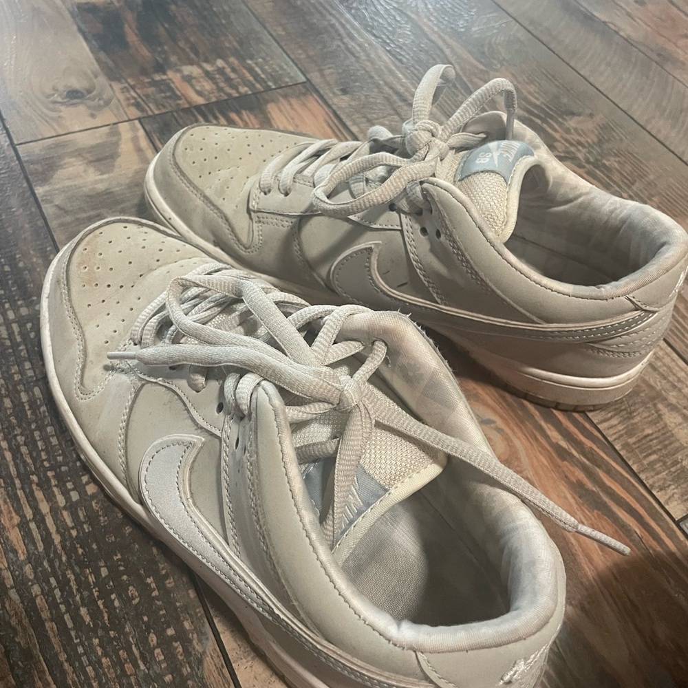 Nike Beige Sneakers